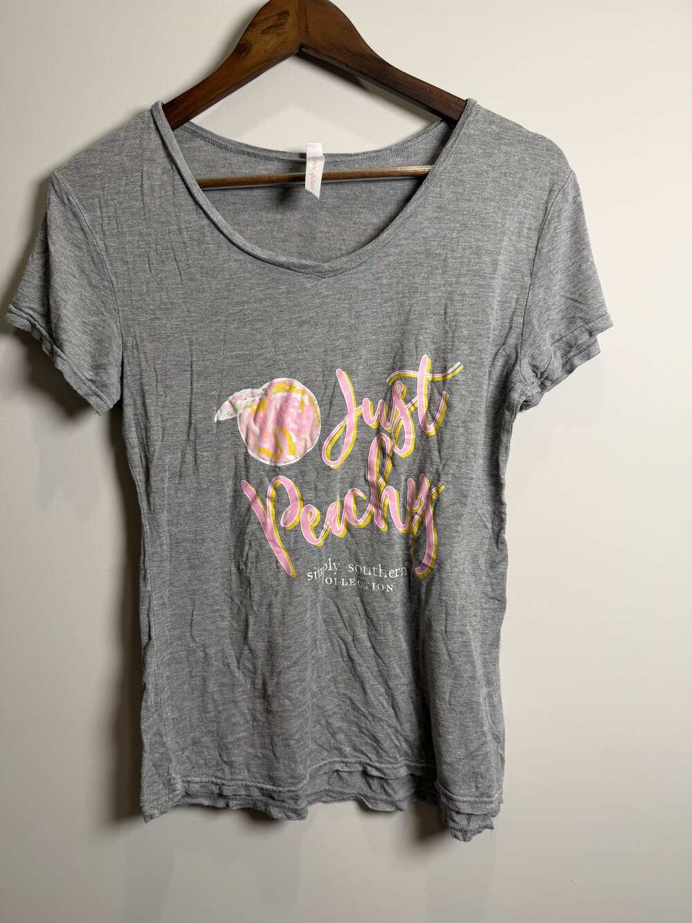 Simply Southern Just Peachy Graphic V-Neck T-Shirt Women's Small Gray